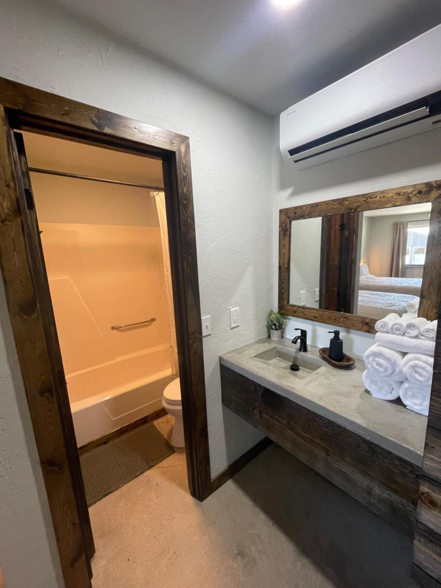 Cookson The Rocky Retreatモーテル エクステリア 写真